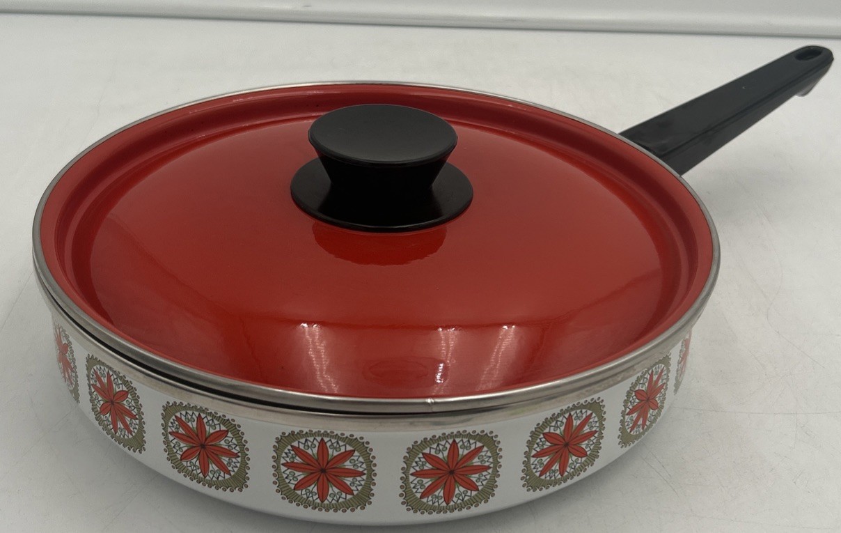 VINTAGE Enamelware 7 Piece Pots, Skillet & Kettle Set – Red Floral – MINT CONDT.
