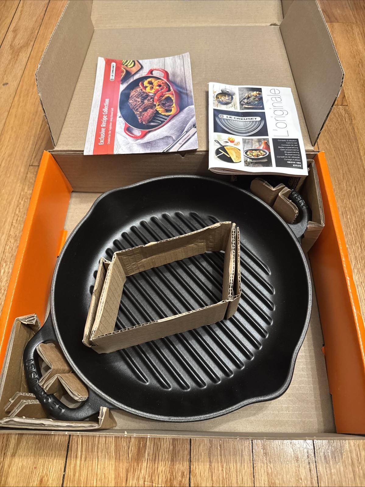 BRAND NEW Le Creuset Signature Cast Iron 9.75 Inch Round Deep Grill Pan