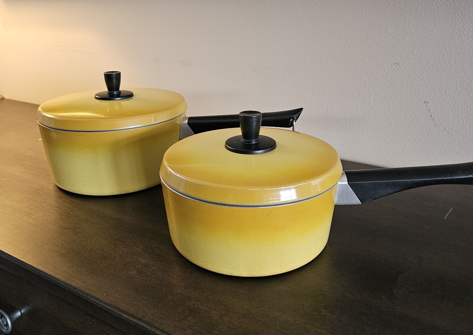 Kitchen Delight Harvest Gold 1-1/2 And 2 Quart Covered Sauce Pans