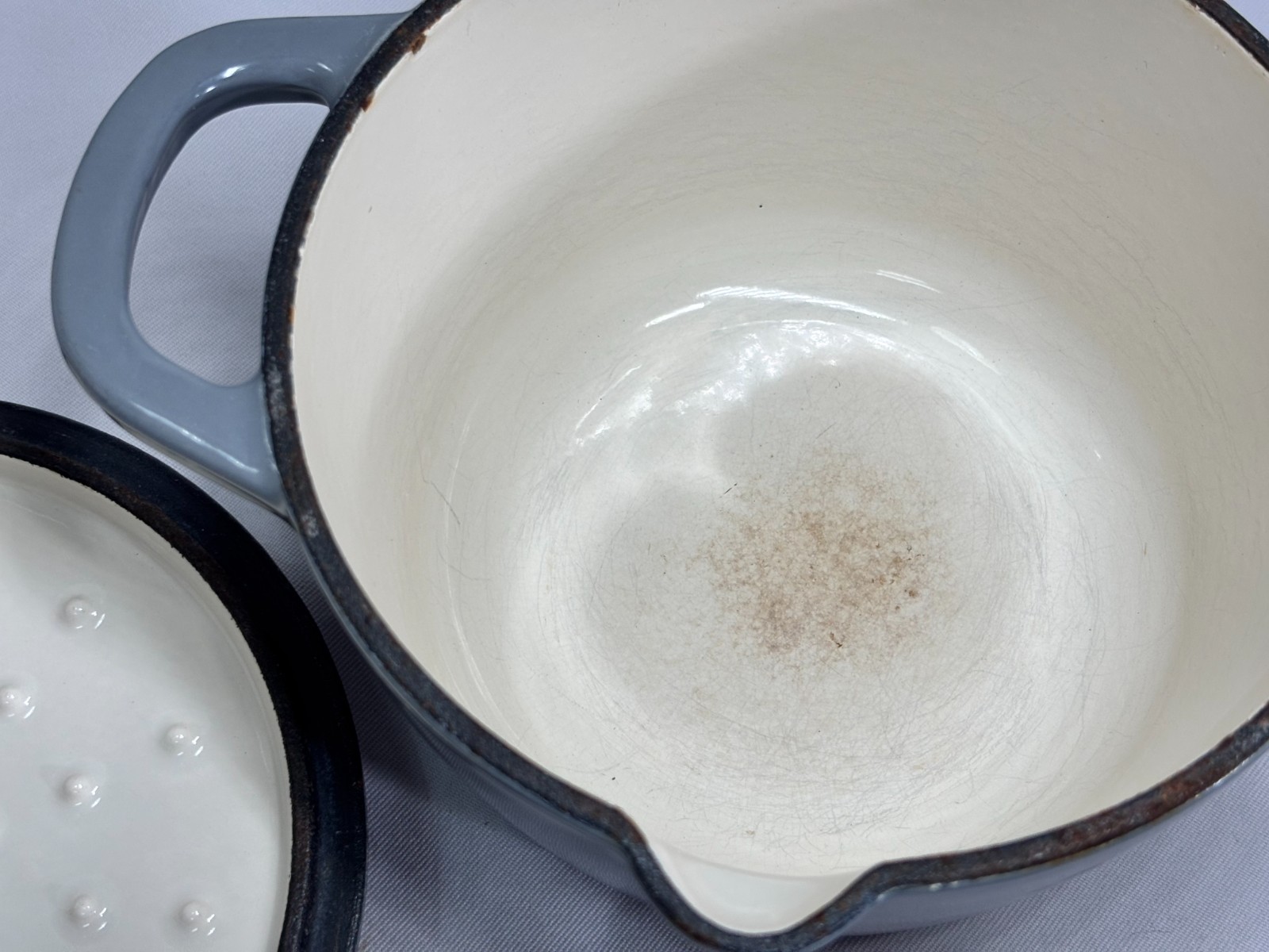 CROFTON 1.75 Quart Saucepan – Cast Iron – 2 Tone Gray Enamel