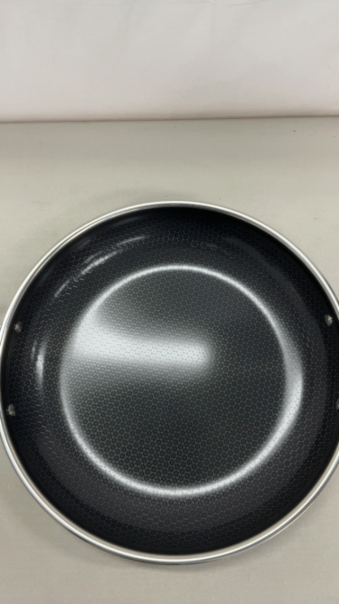 HexClad 14 Inch Hybrid Nonstick Frying Pan with Lid