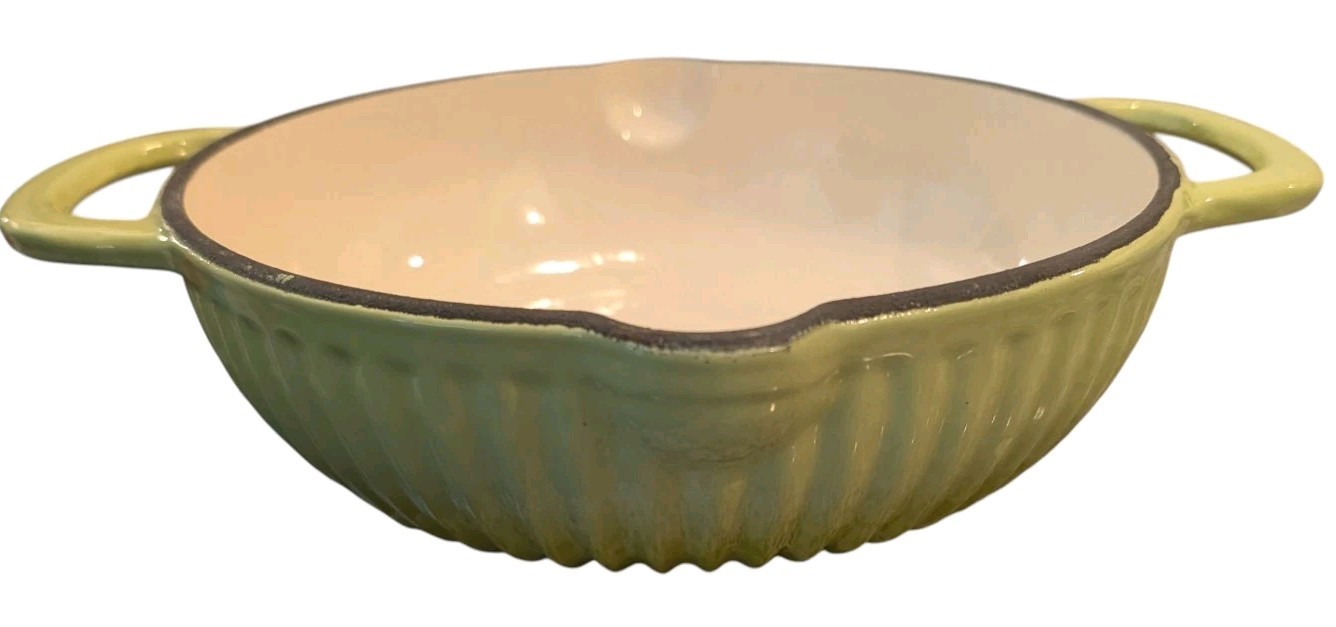 Technique CAST IRON w/ PORCELAIN ENAMEL 4 QT Dutch Oven Green / Beige No lid