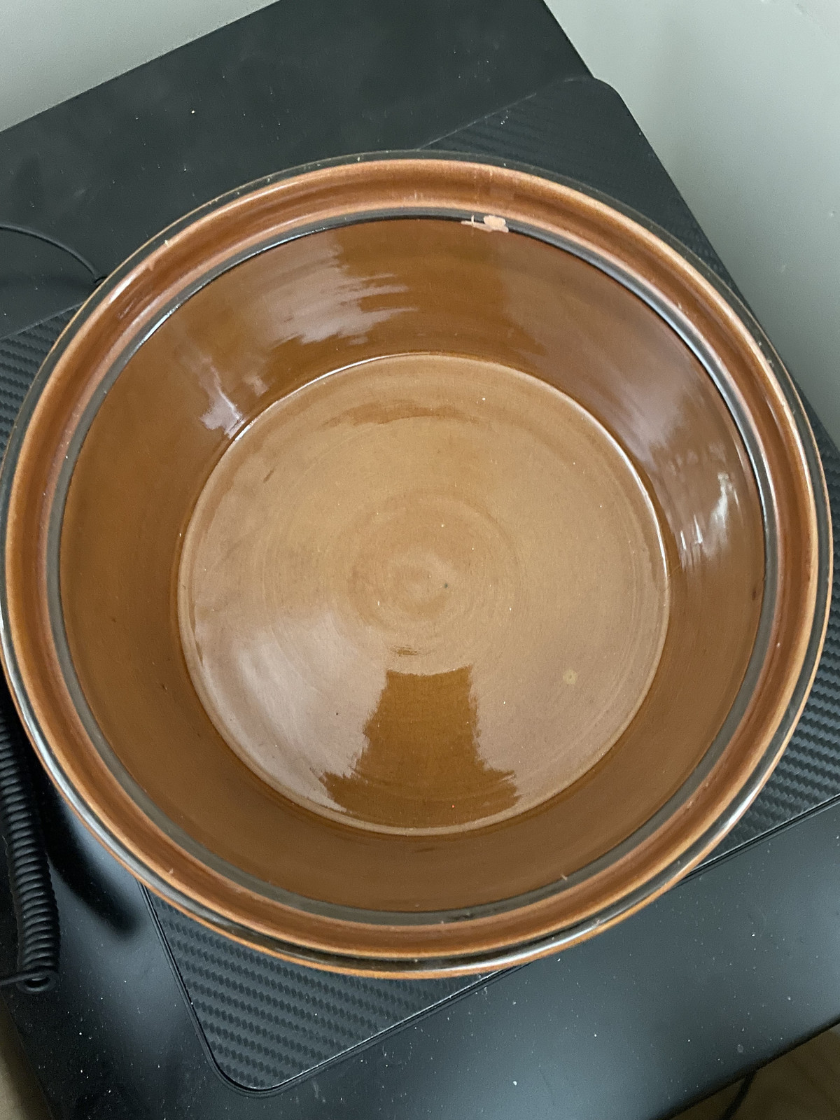 Moroccan cooking tagine 7 3/4″ across 3 1/2″high plus 4 bowls. Attar. see note