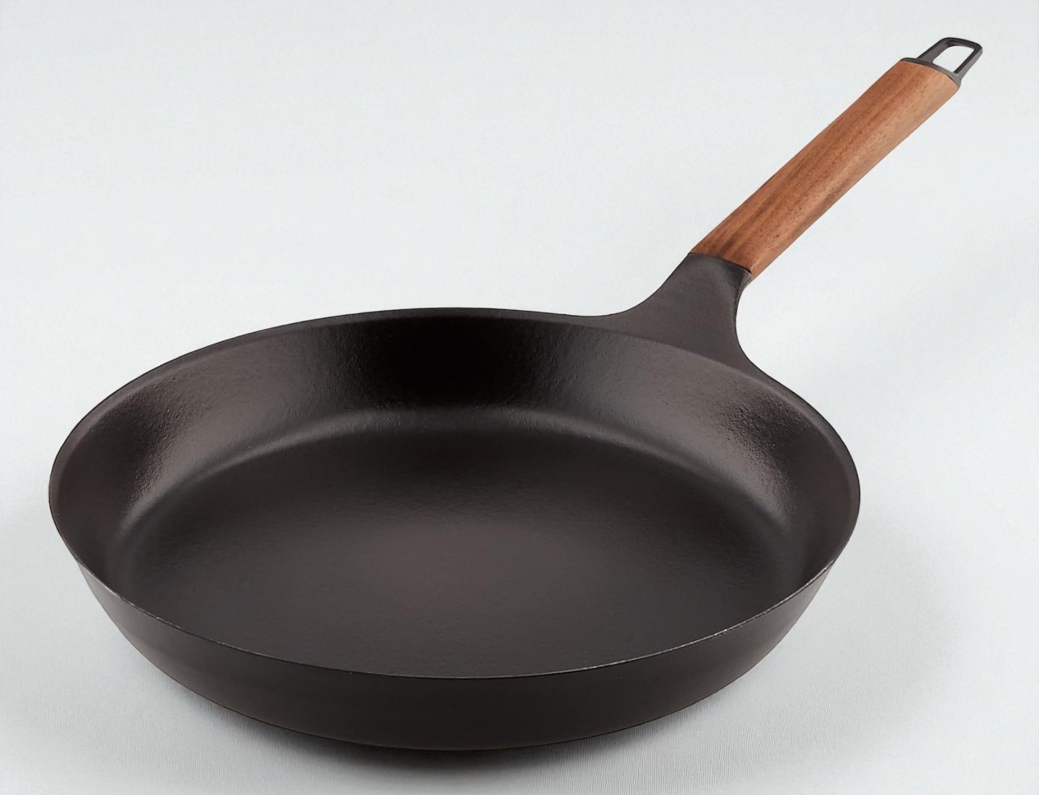 Vermicular Frying Pan 28cm Cast Iron Enamel IH Gas Walnut Handle Japan