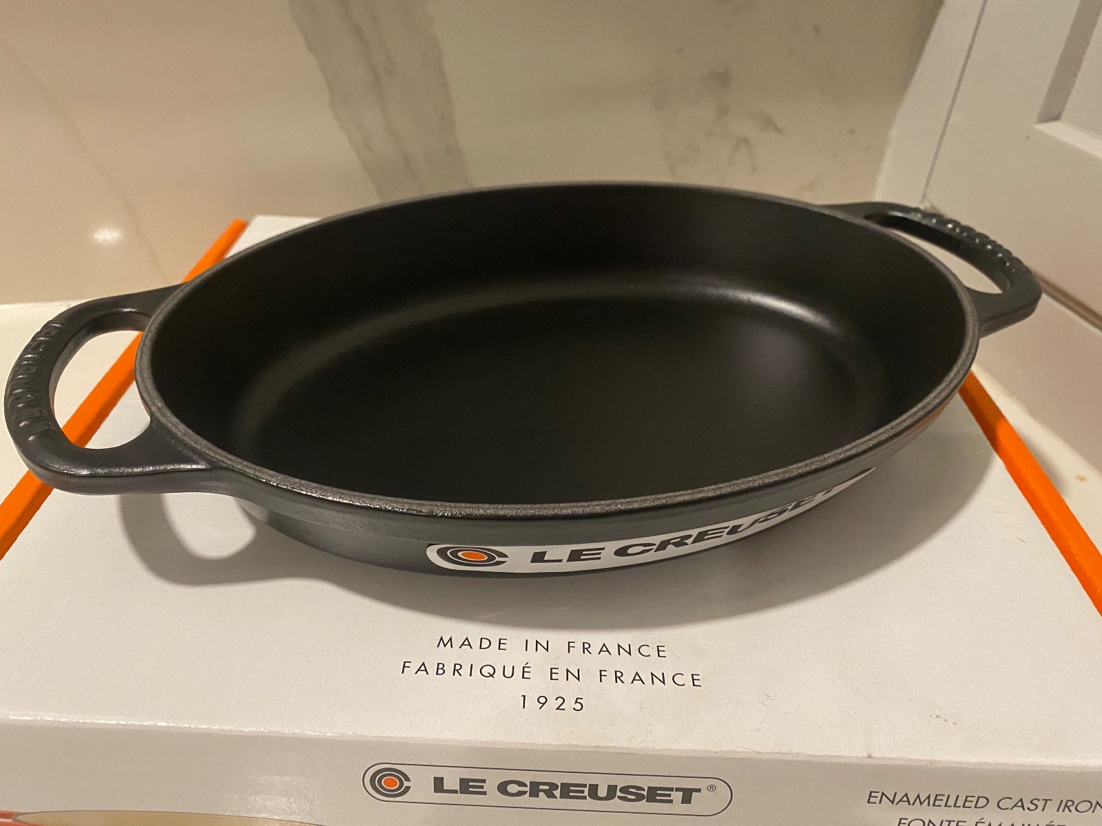 LE CREUSET 1 QUART SIGNATURE OVAL BAKER MATT BLACK/LICORICE/NOIR MAT NEW/BOX