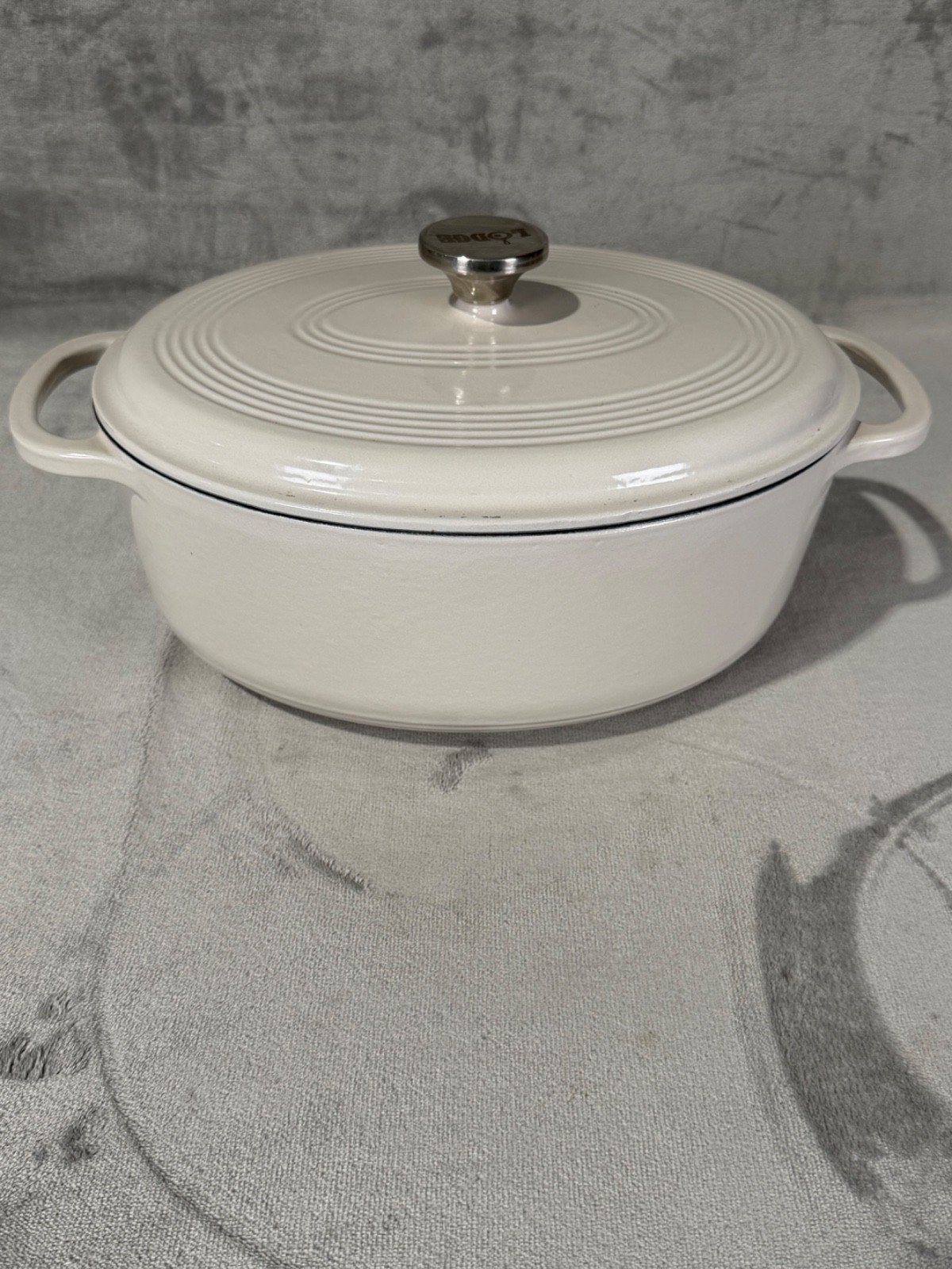 Lodge Cast Iron Dutch Oven Oval White Enamel with Lid 7 QT 6.6 L