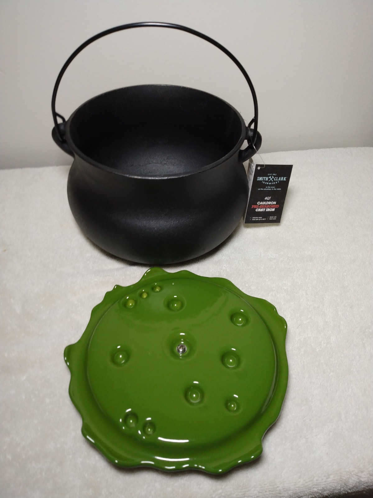 Smith & Clark 4QT Cast Iron Cauldron Witches Brew Bubbling Lid Green Halloween