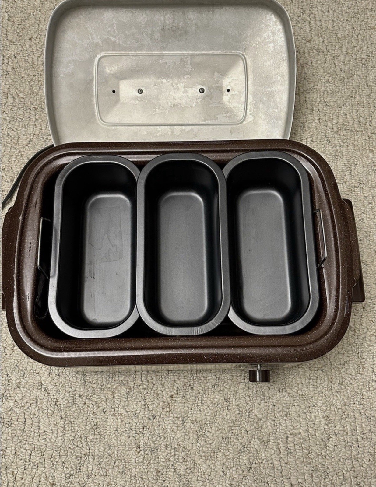 Vintage Nesco 18-Quart RoastMaster Roaster Oven w/ Rack And Divider Pans