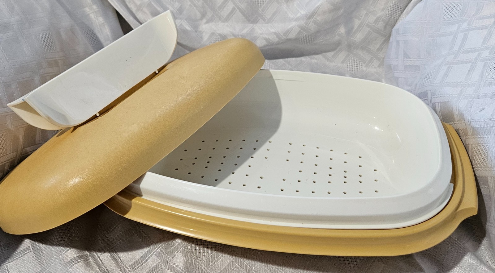 Tupperware Harvest Gold Microwave Vegetable Rice Steamer 4 Piece VTG