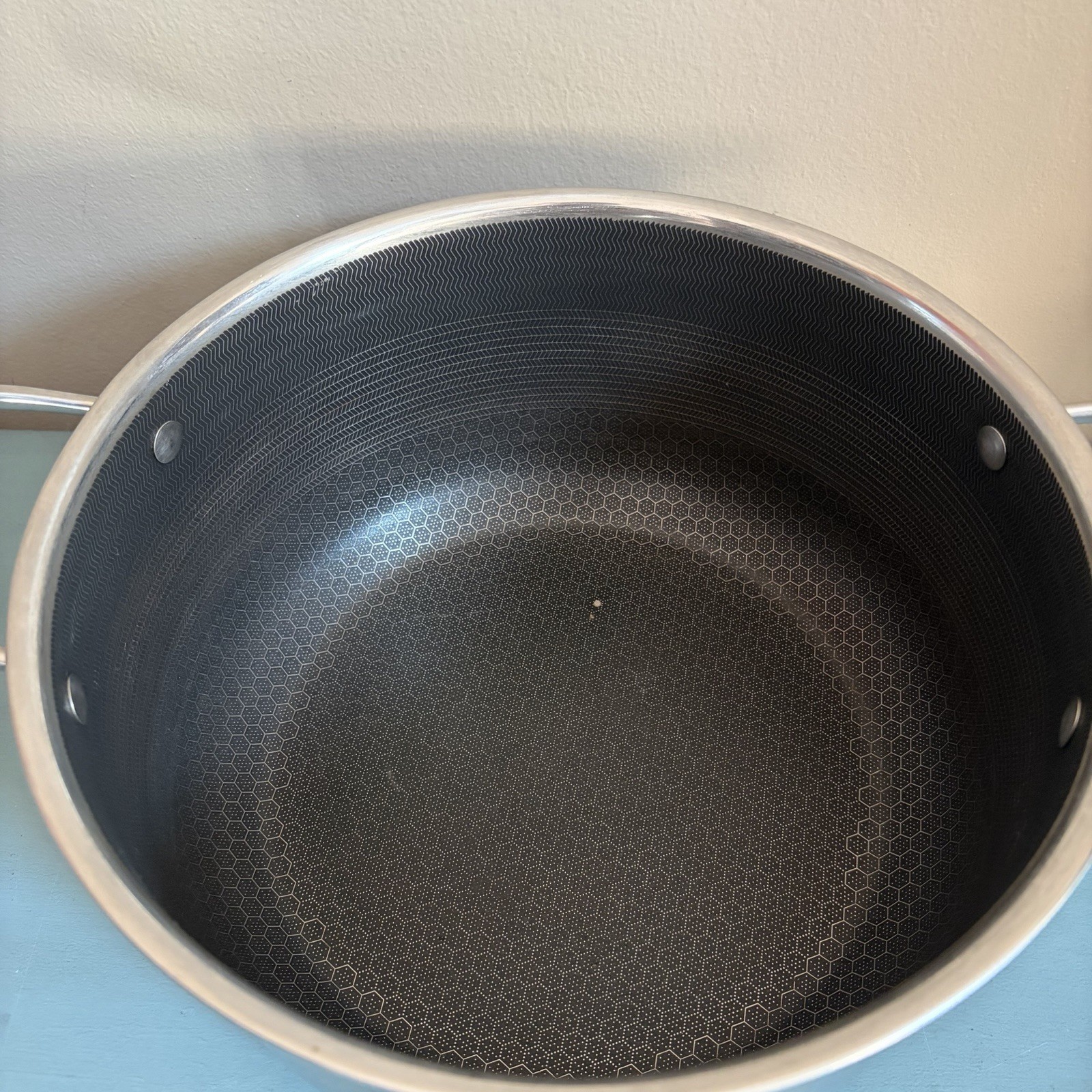 Hexclad 8 Quart Stock Pot 8 QT Pan Nonstick With Lid – Used B7