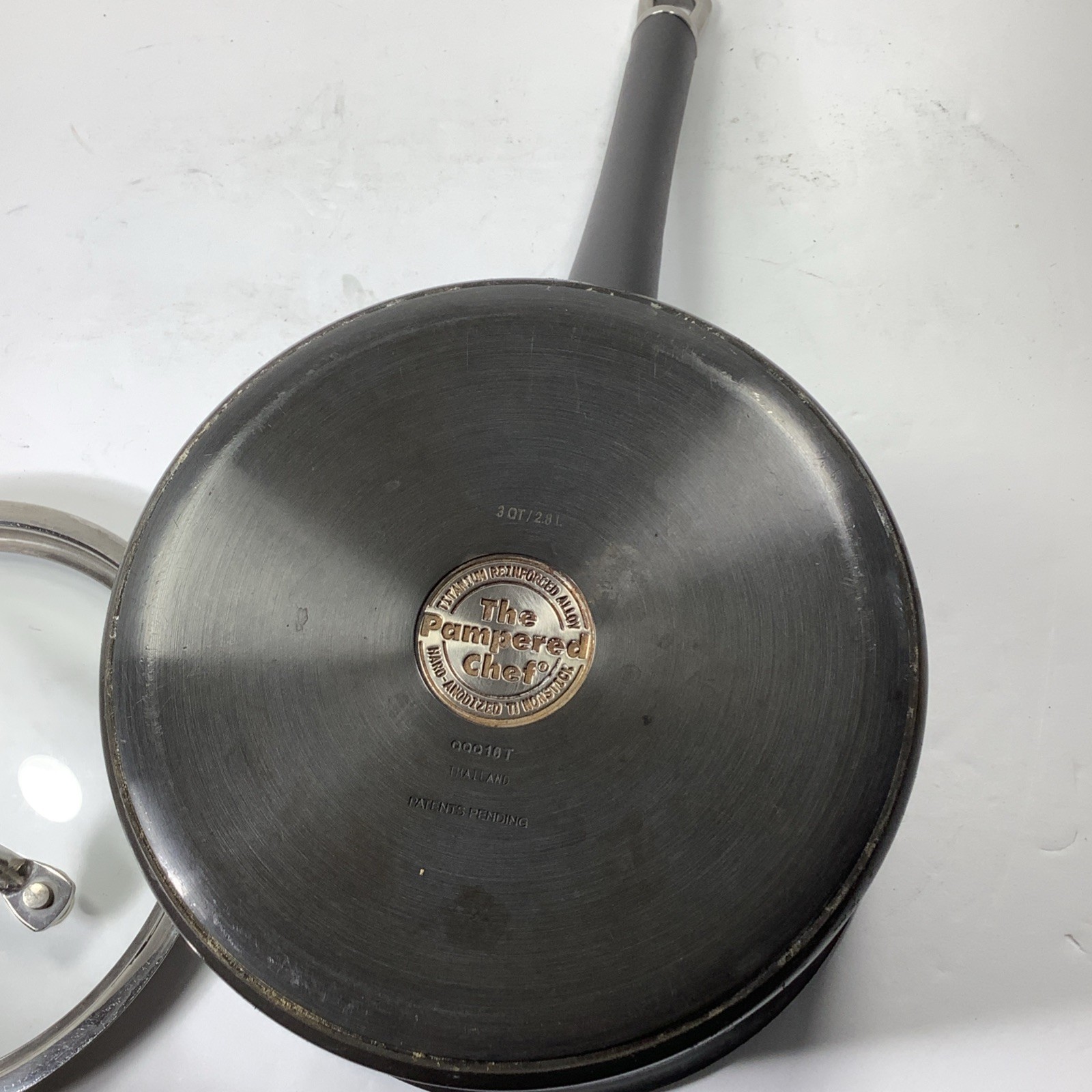 PAMPERED CHEF Hard Anodized Non-Stick 3 Qt Titanium Sauce Pan Pot Lid