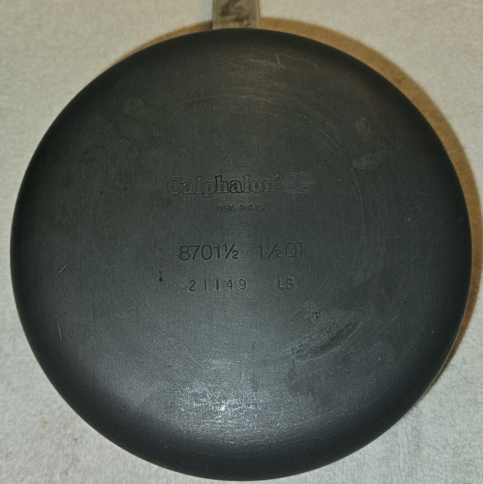 Calphalon 8701-1/2 Saucepan with Lid 1.5 QT Hard Anodized Aluminum Made in USA