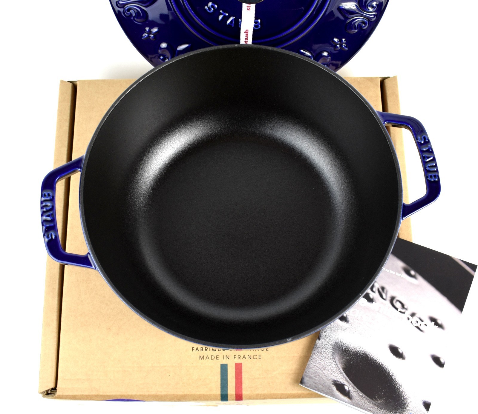 Staub La Cocotte 24cm/9.5 in. Cast Iron Round French Dutch Oven 3.6 L/3.75 QT