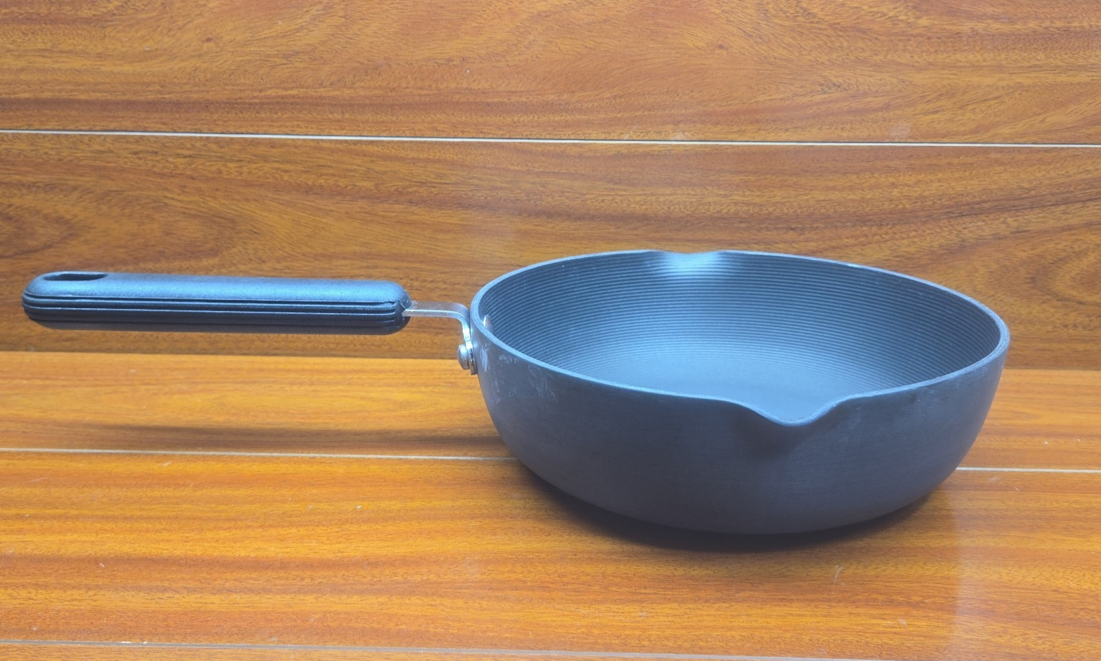 Circulon Nonstick Pan 9″ Frying Skillet Hard Anodized Concentric Circular Ridges