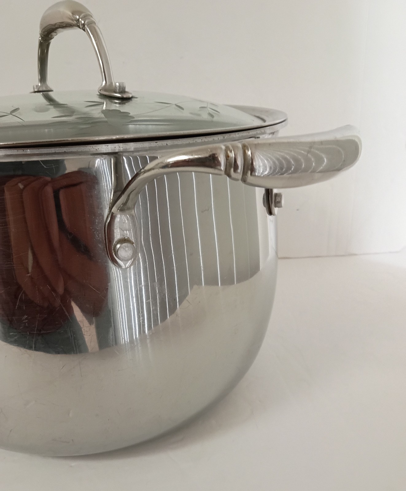 Princess House Heritage Tri-Ply Stainless Steel 8 qt Bell Shape Stockpot W/Lid.