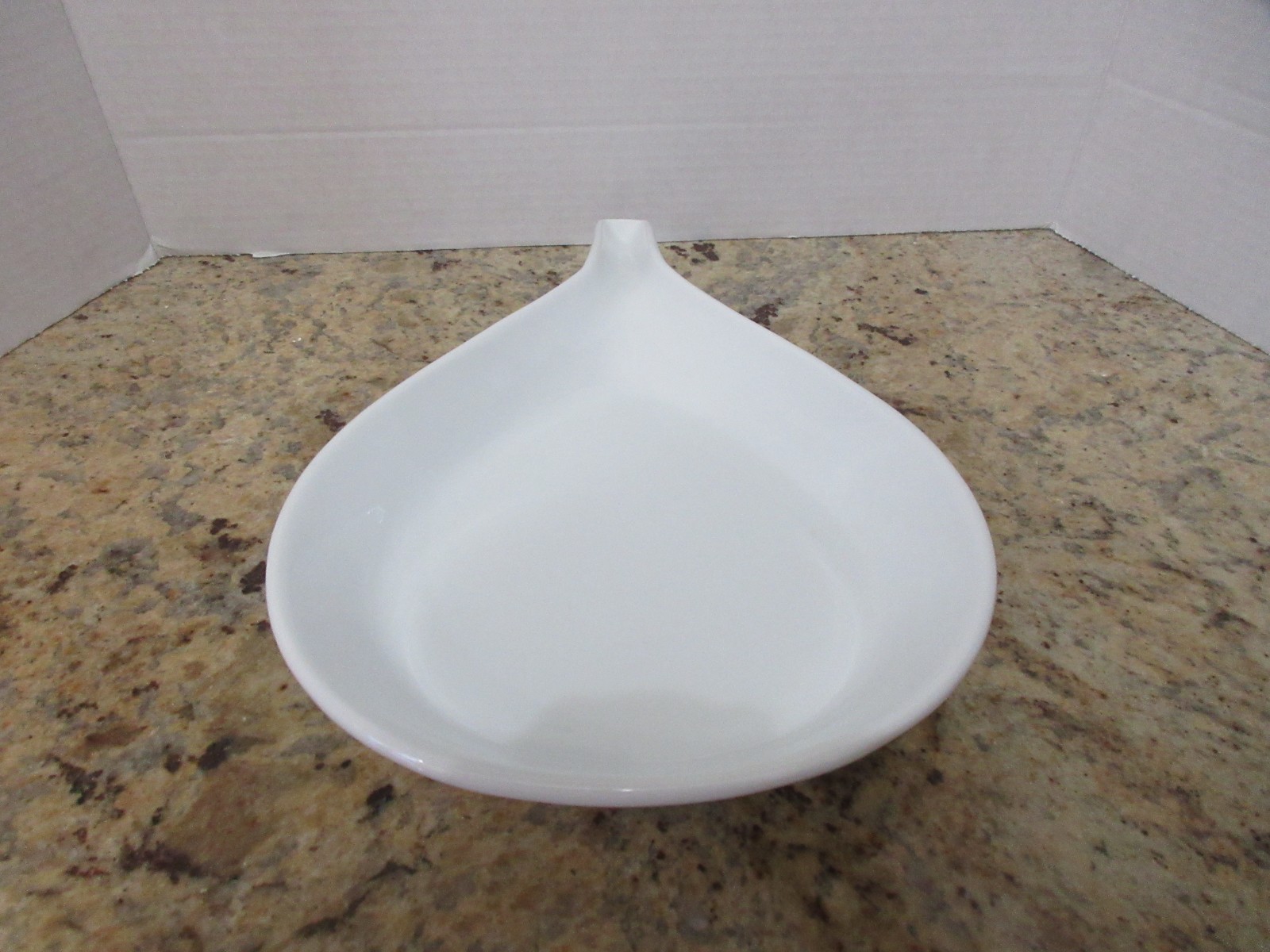 “CRATE & BARREL” by Bia Cordon Bleu Oven/Microwave Safe White Dish – Ex. Cond.