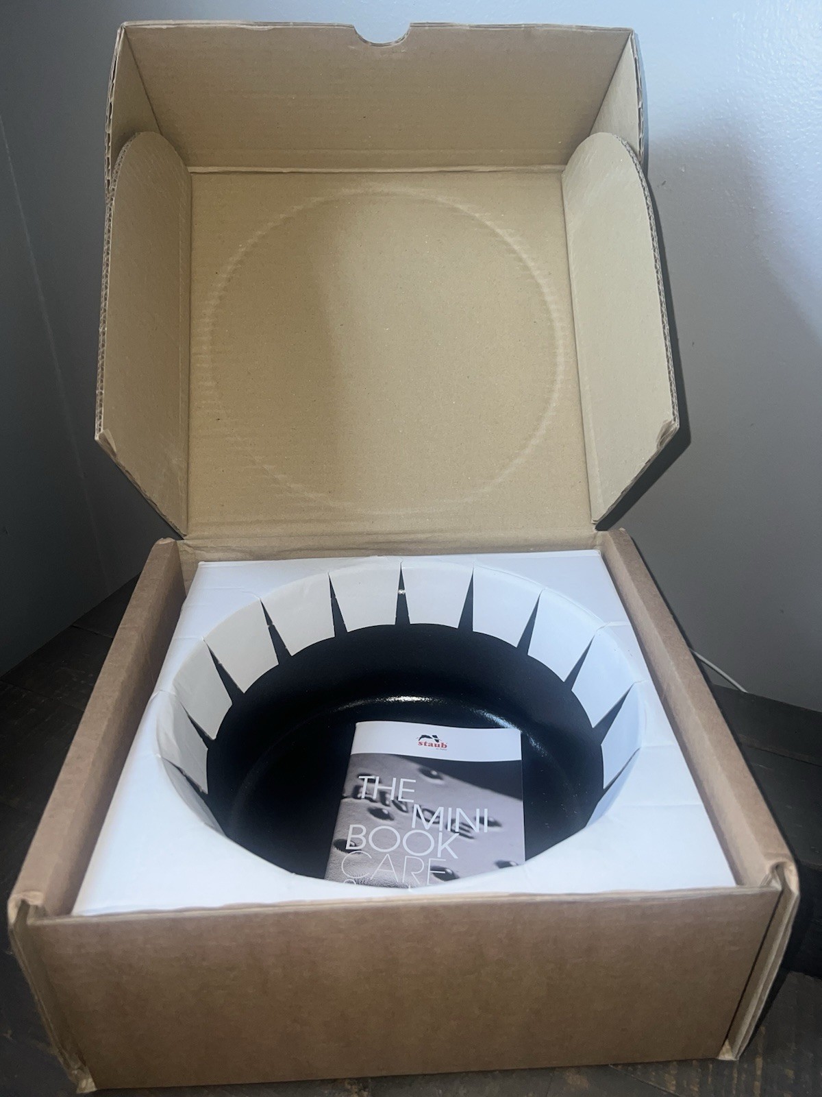 Staub Cocotte 24cm (3.7L) White Truffle Brand New In Box