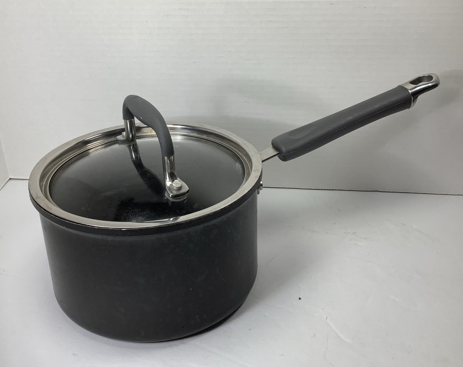 PAMPERED CHEF Hard Anodized Non-Stick 3 Qt Titanium Sauce Pan Pot Lid