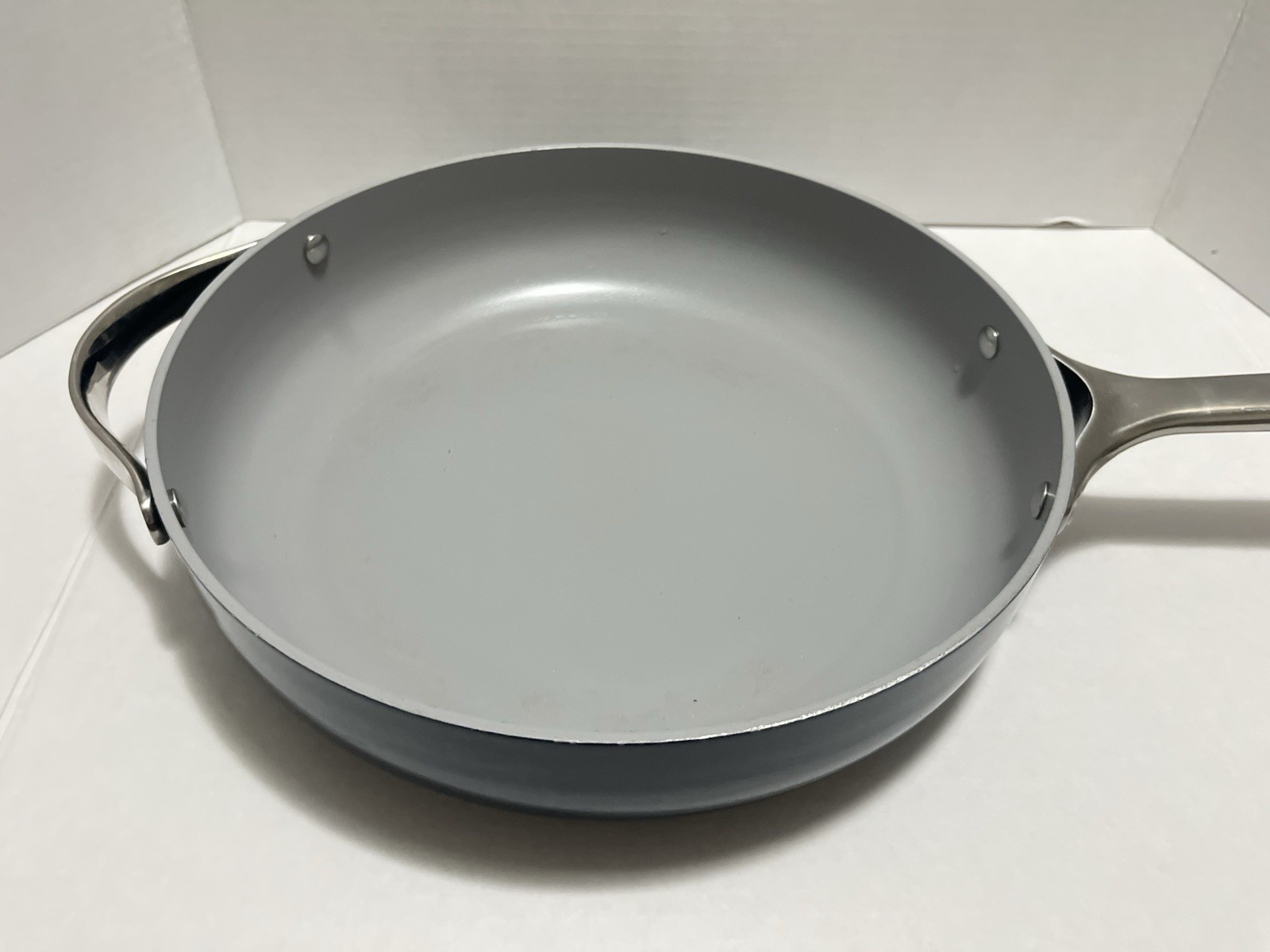 Caraway Home Non-Stick Ceramic-Coated 4.5 qt Saute Pan W/Lid (Navy)