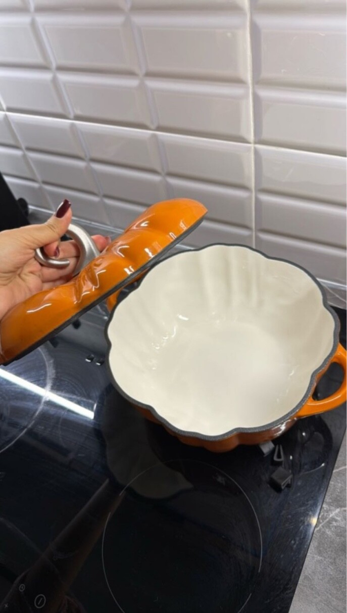 Pumpkin-shaped cast iron cocotte cauldron 3.7l, cast iron cauldron