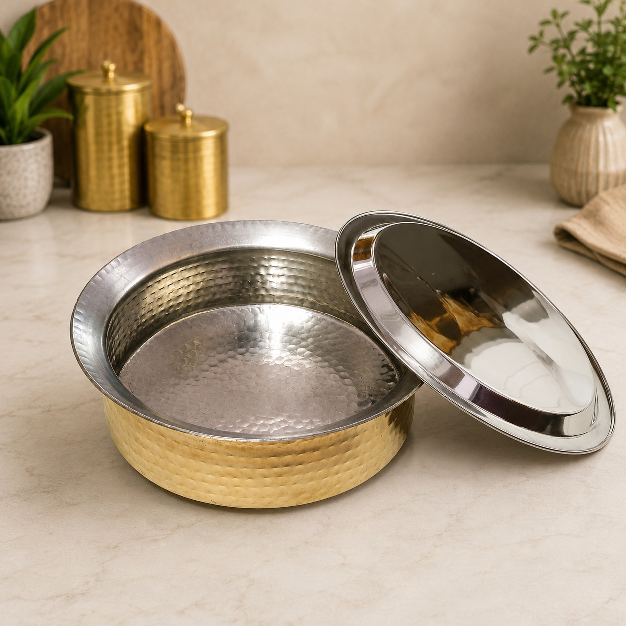 Handcrafted Brass Cooking Pot with Lid 2.5 Liter Hammered Serveware and Cookware