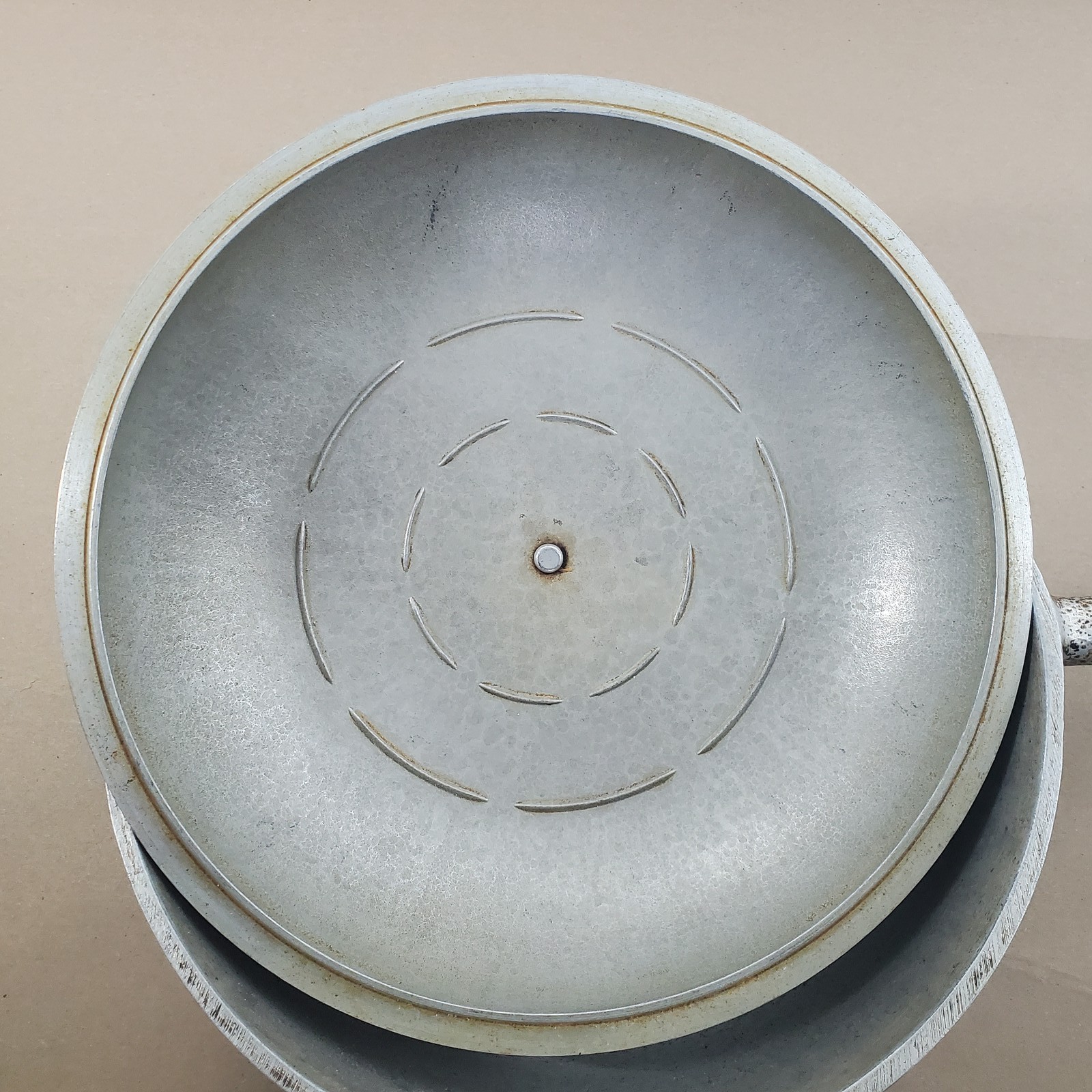 Vintage B.C.C. LTD. Hammered Aluminum Wok with Lid & Long Handle 11.5″ Diameter
