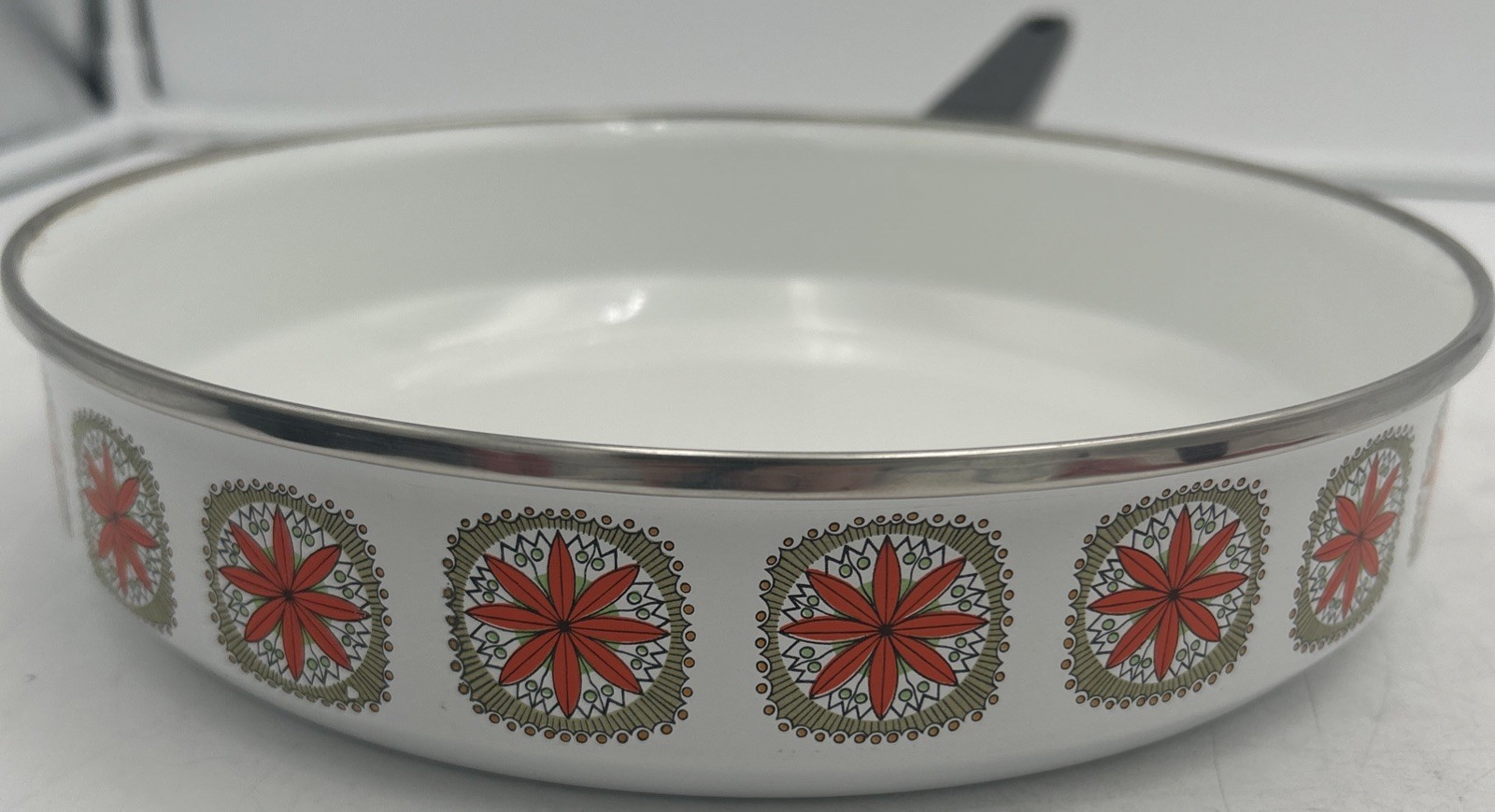 VINTAGE Enamelware 7 Piece Pots, Skillet & Kettle Set – Red Floral – MINT CONDT.
