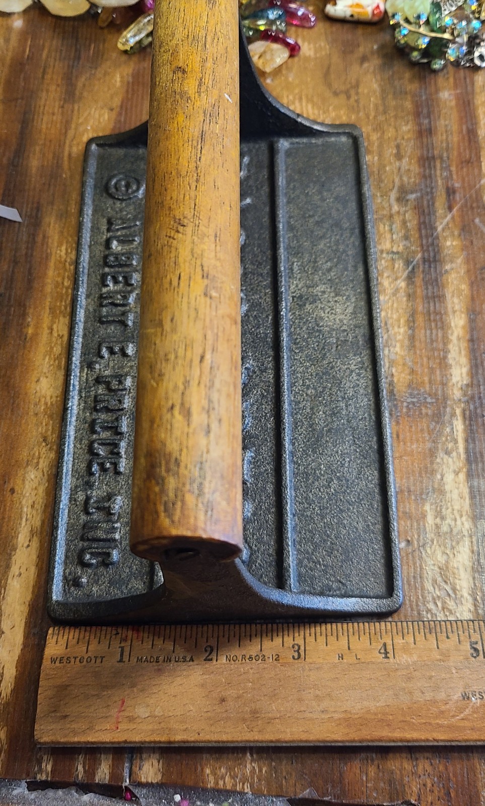 Vtg Cast Iron Albert E. Price Ink Bacon Press Wood Handle 3 Piggies 7 x 4 x 4″