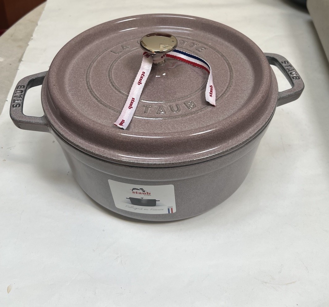 New STAUB Cast Iron Dutch Oven 4 qt Round Cocotte Lilac Made In France NWOB