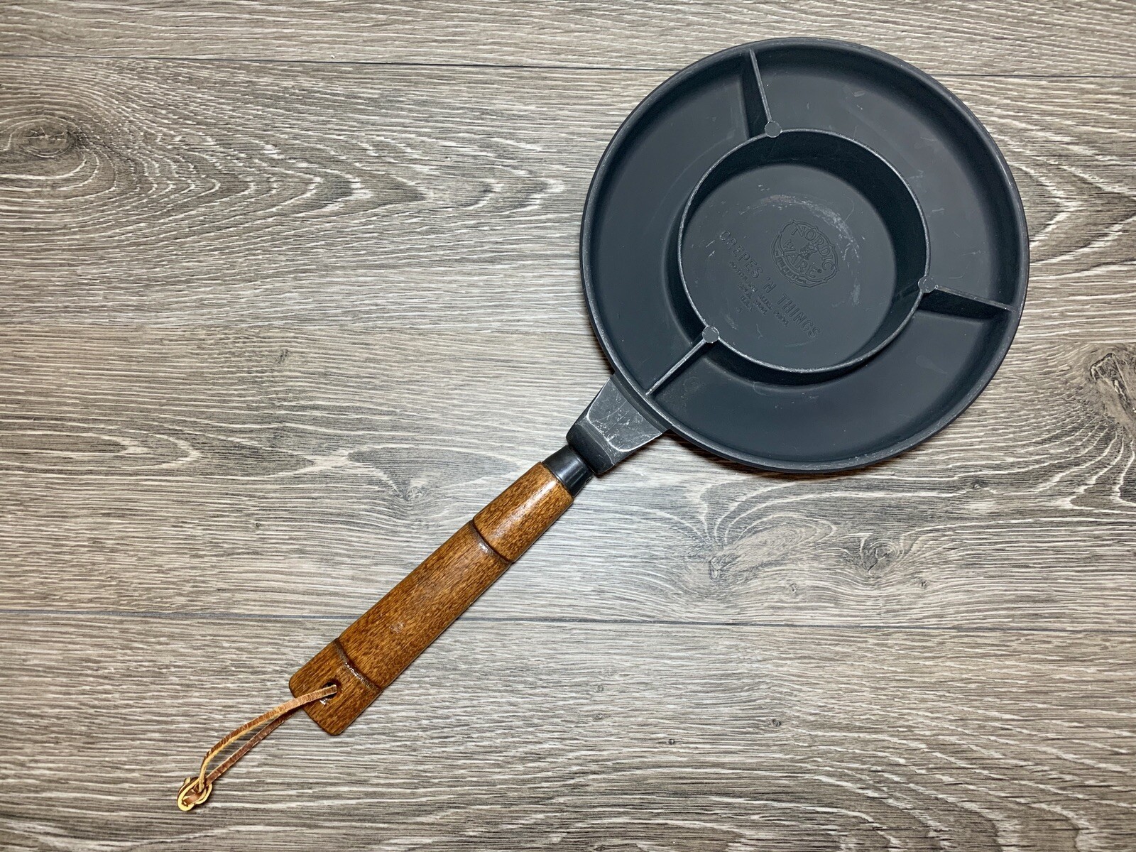 Vintage NORDIC WARE CREPES N’ THINGS 8.5” Cast Aluminium Wooden Handle USA
