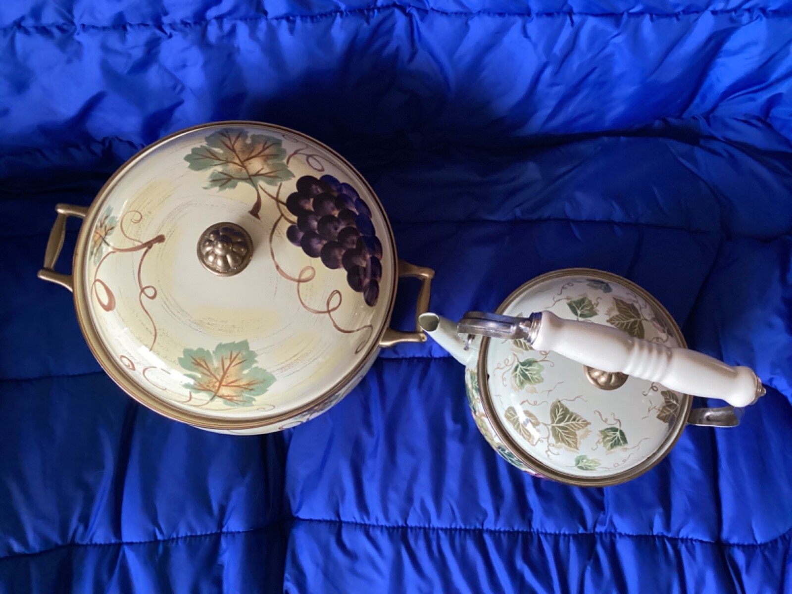 Tabletops Unlimited Vitroceramic Stock Pot and Tea Kettle – Pre-owned