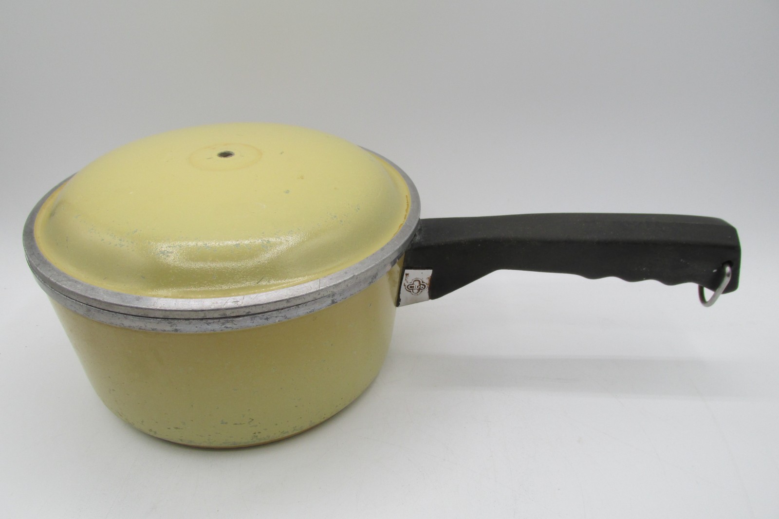 VINTAGE CLUB ALUMINUM 1.5 QT SAUCEPAN WITH LID HARVEST GOLD 6.5X3.5″