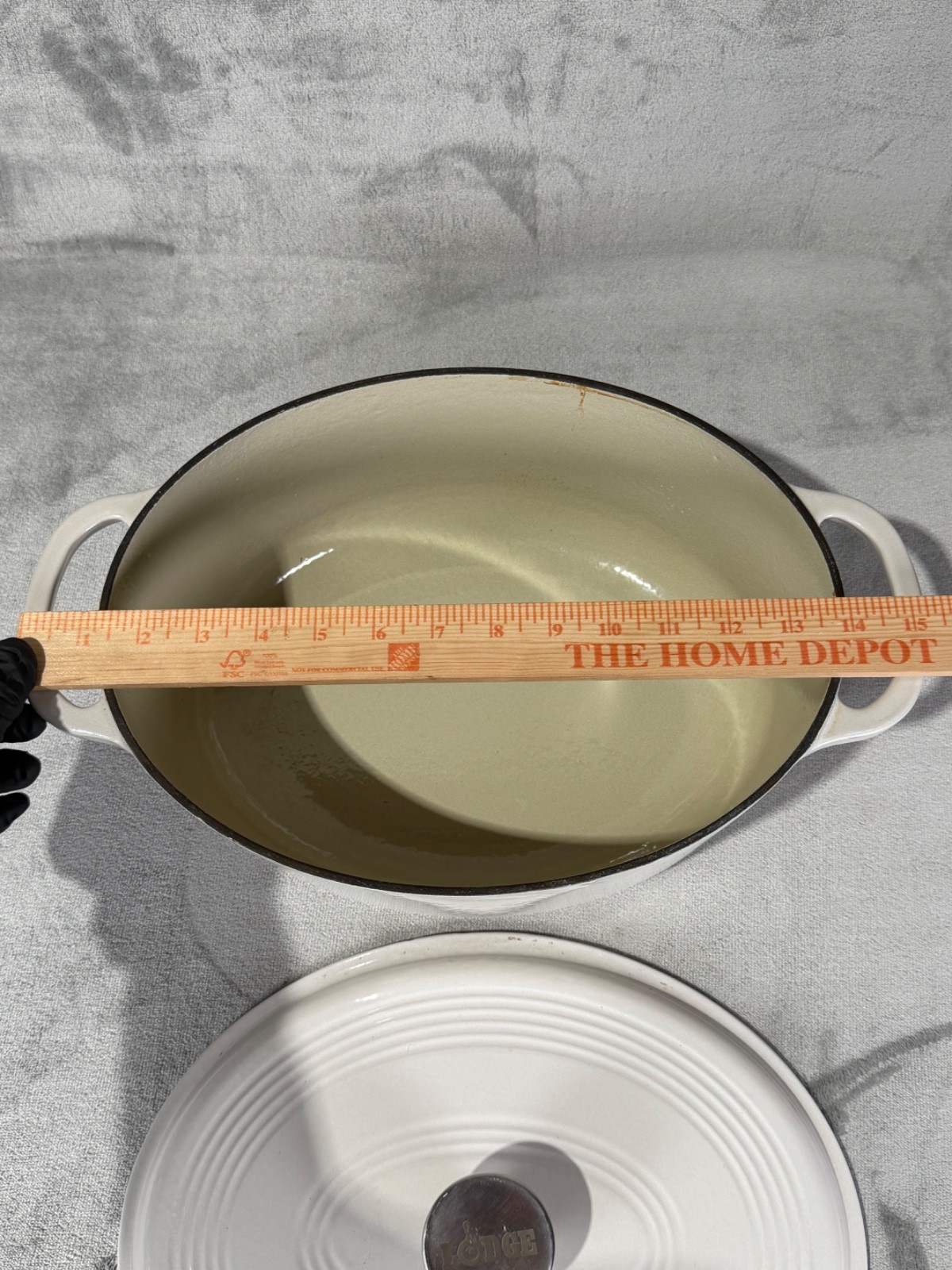 Lodge Cast Iron Dutch Oven Oval White Enamel with Lid 7 QT 6.6 L