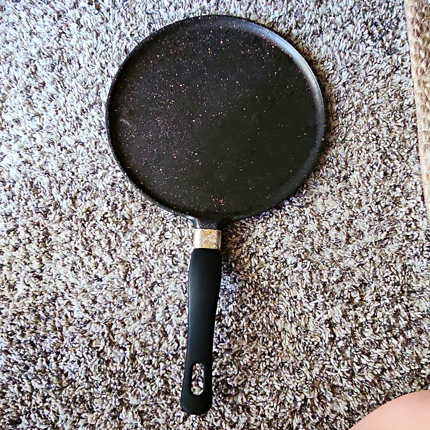 ROCH GUSS 24cm Black Non-Stick Round Metal Frying Pan, Gas/Electric Compatible