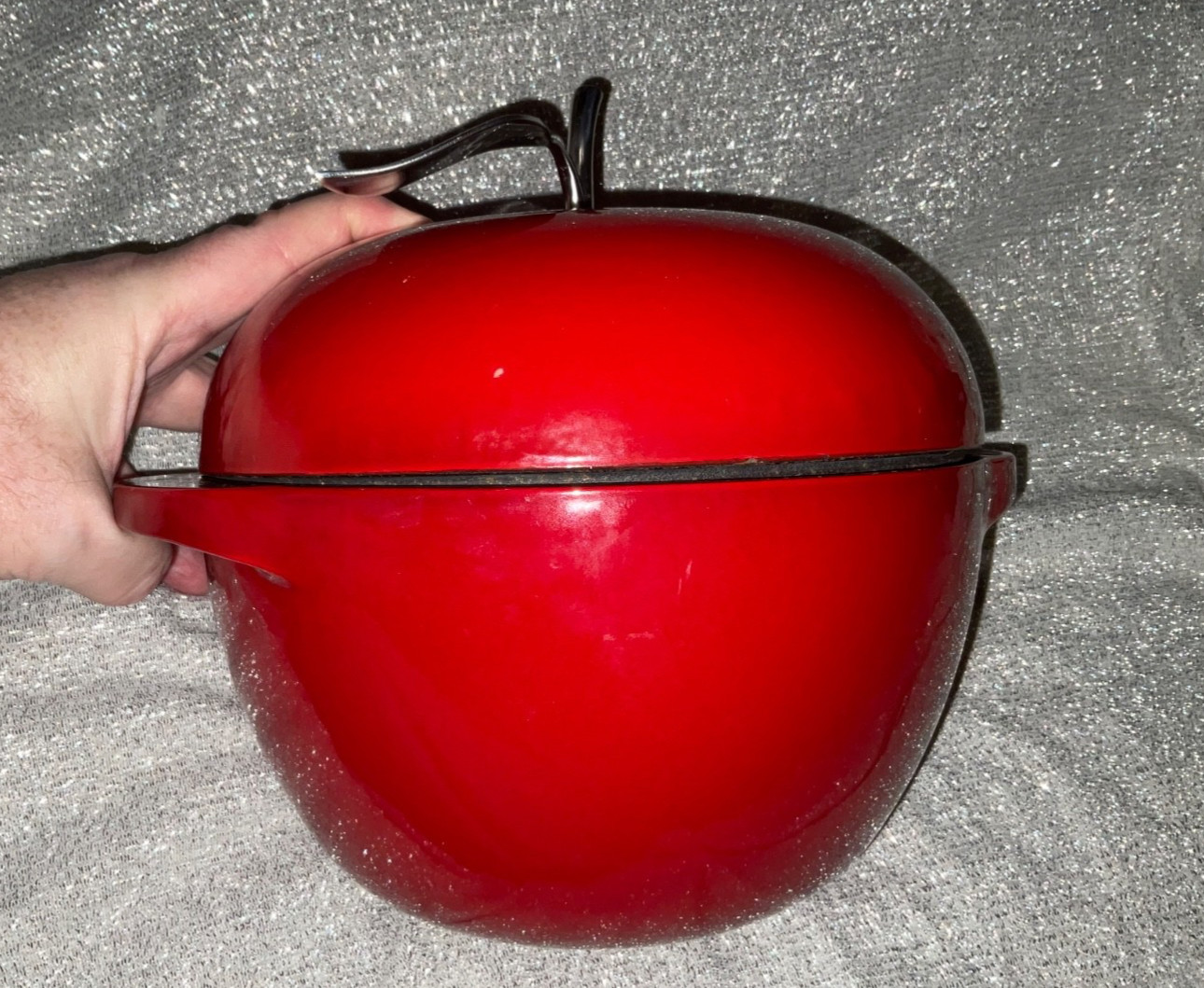 Lodge Enameled Cast Iron Dutch Oven with Lid 3 Qt Red Apple Shaped See Pics