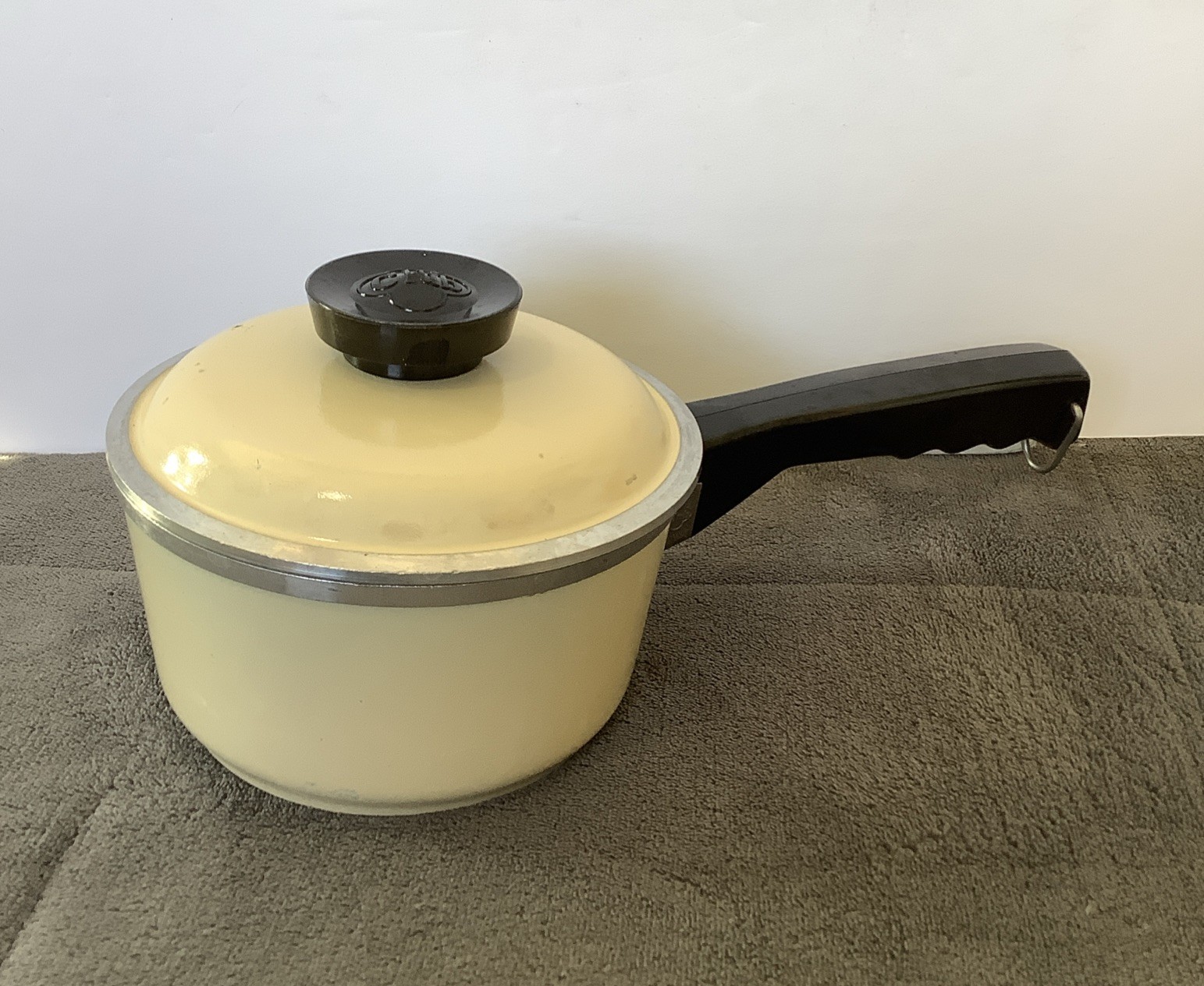 Vintage Club Cookware 1 QT 6in Cast Aluminum Sauce Pan Pot Harvest Yellow Lid