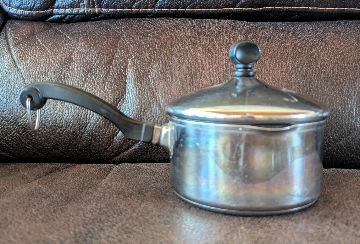 FARBERWARE Sauce Pan 1 Quart Double Pour Spouts Durable Stainless Steel QQ12T