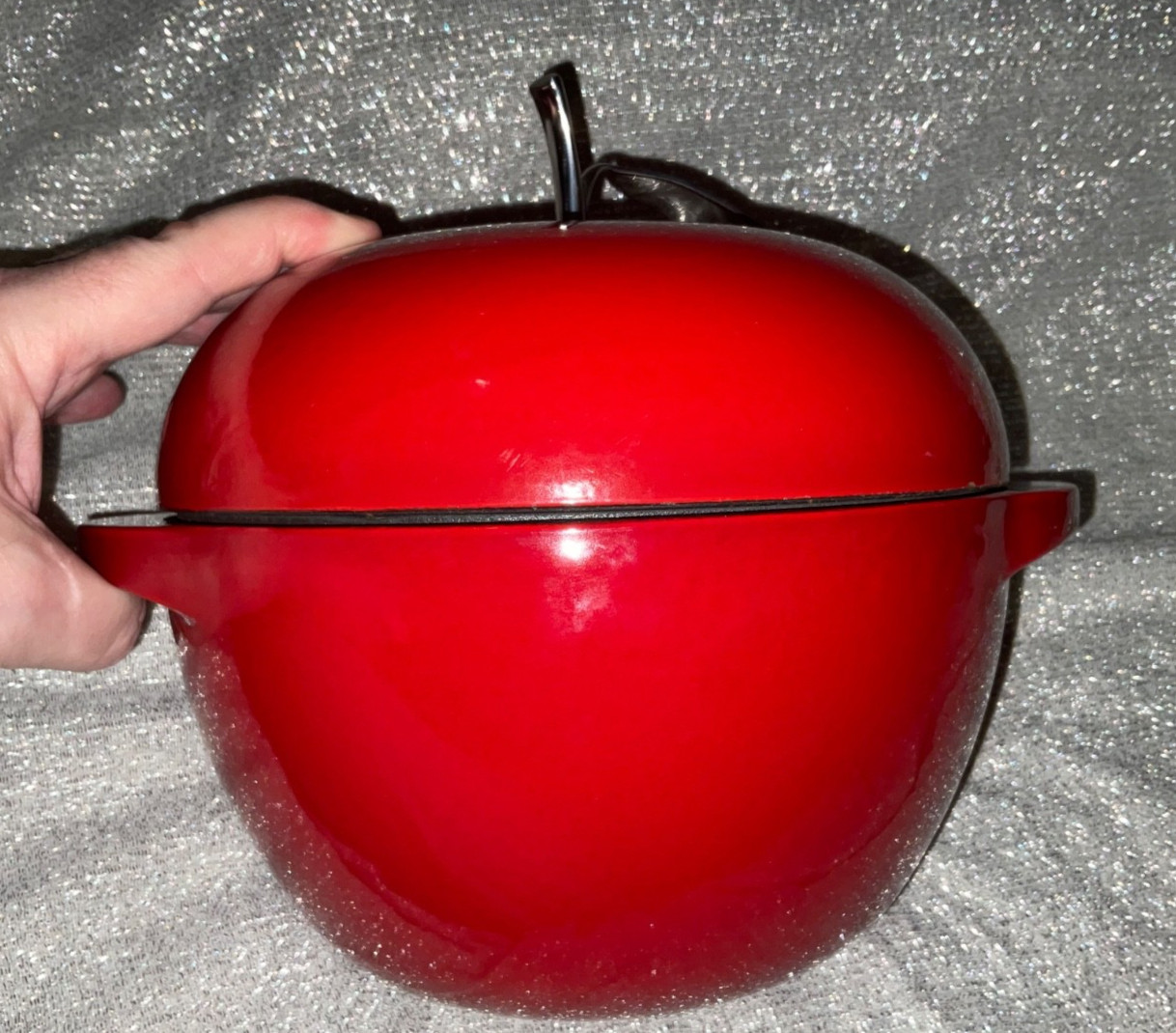 Lodge Enameled Cast Iron Dutch Oven with Lid 3 Qt Red Apple Shaped See Pics