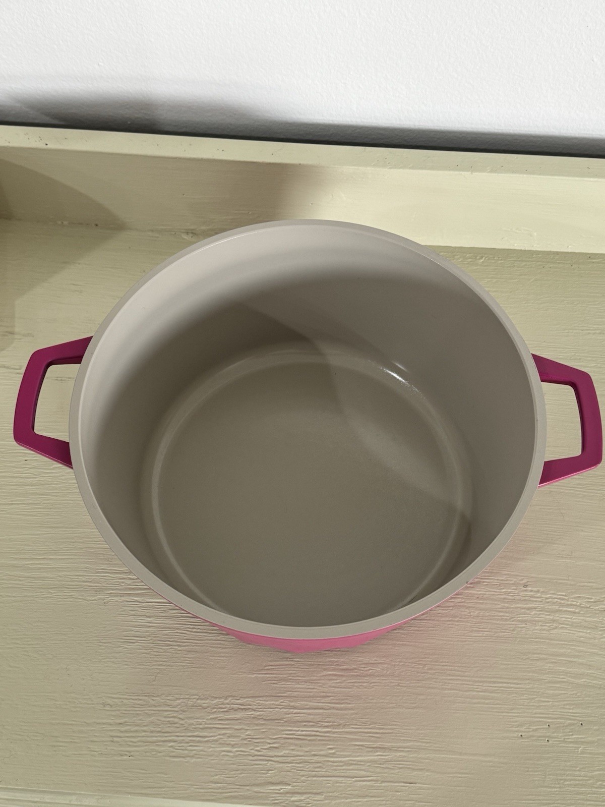 Paris Hilton 4.6 Qt Cast Aluminum Dutch Oven in Hot Tropic Pink Rare & VHTF!