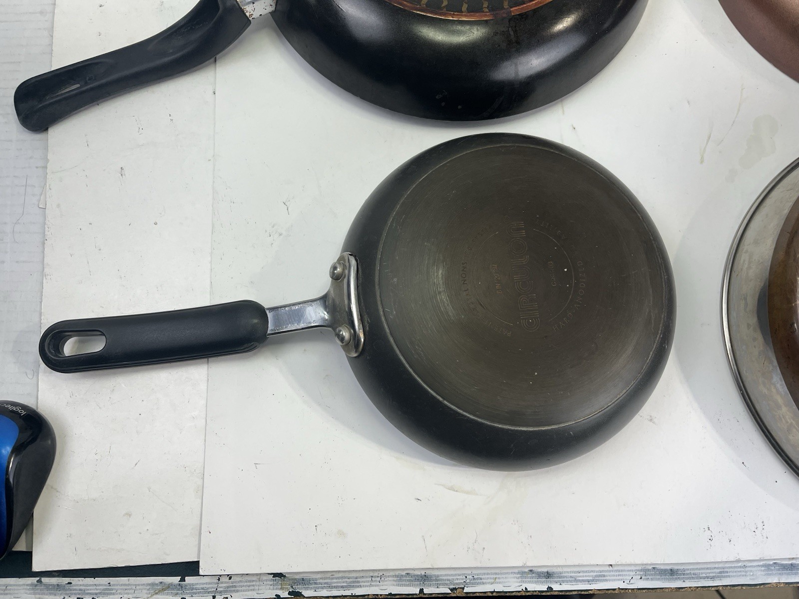 Four Piece Frying Pans Plus Screen Lid See Pics For Sizes Y B