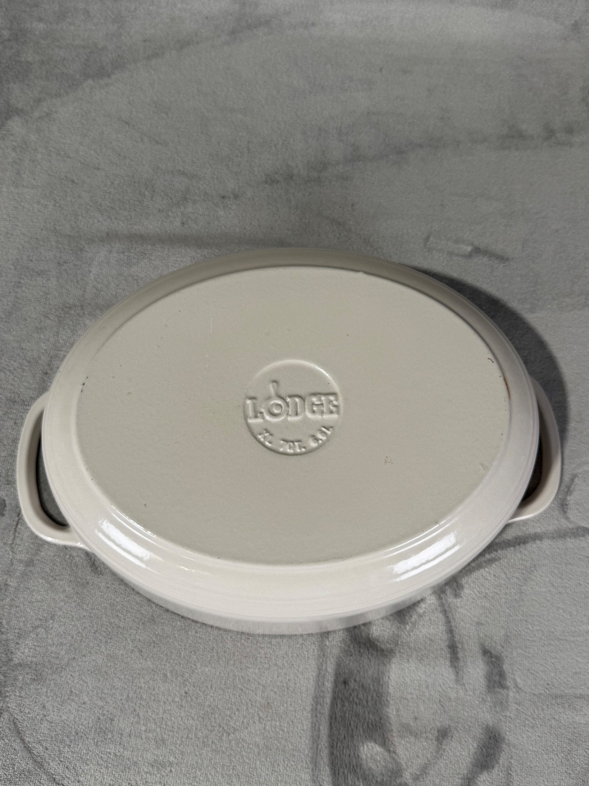 Lodge Cast Iron Dutch Oven Oval White Enamel with Lid 7 QT 6.6 L