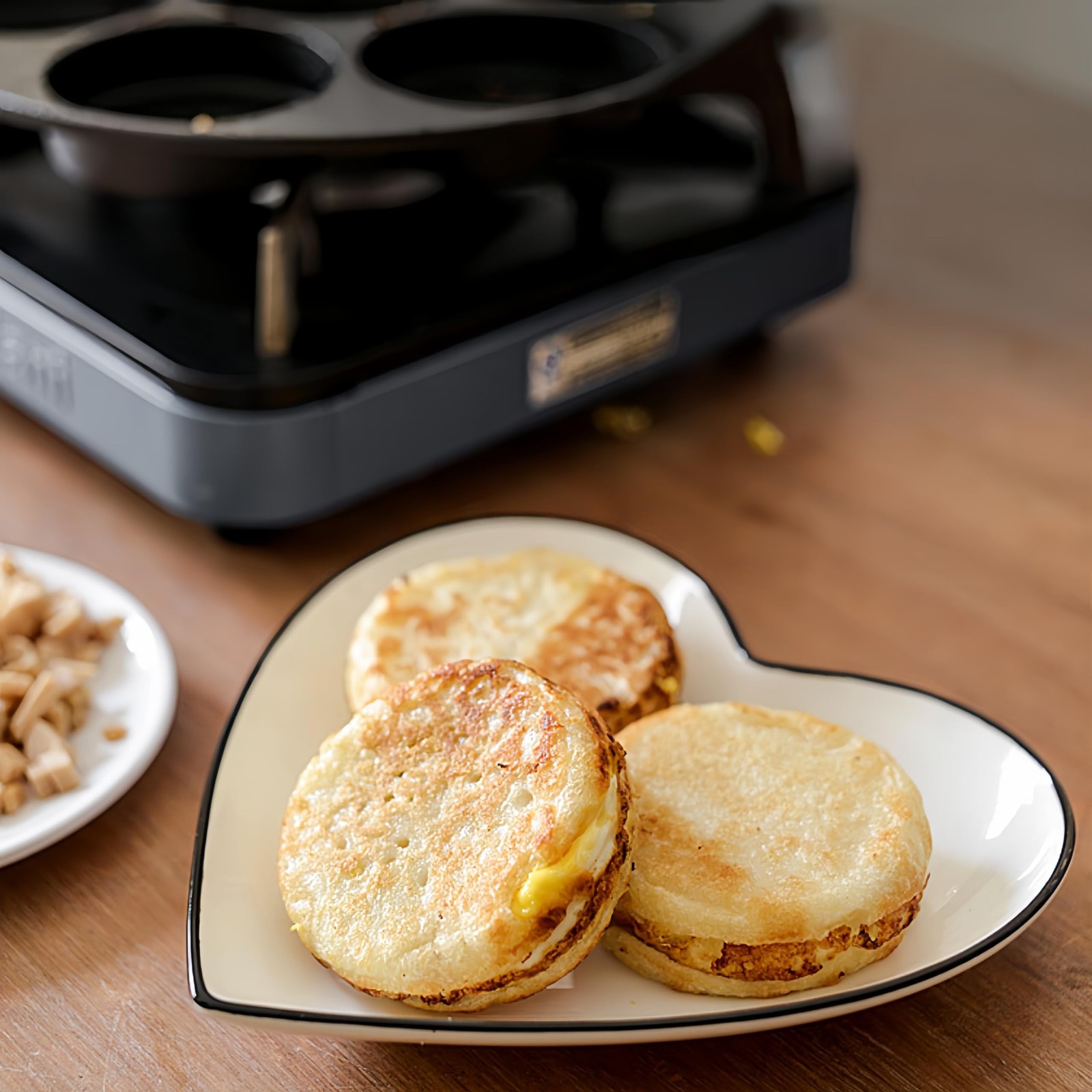 Cast Iron 7Cup Egg Pan Skillet 10 Inch Omelette Breakfast Fried Sandwiches