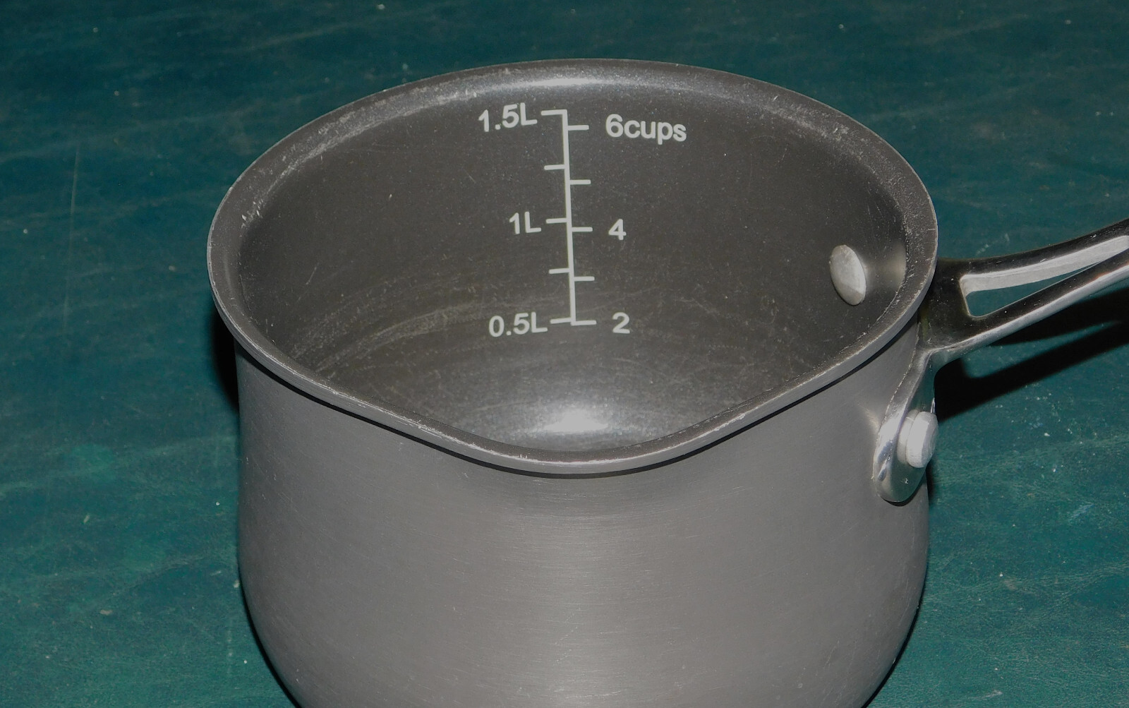 Cuisinart Contour Hard Anodized Pour Saucepan with Cover 1.5qt pre-owned in VGC