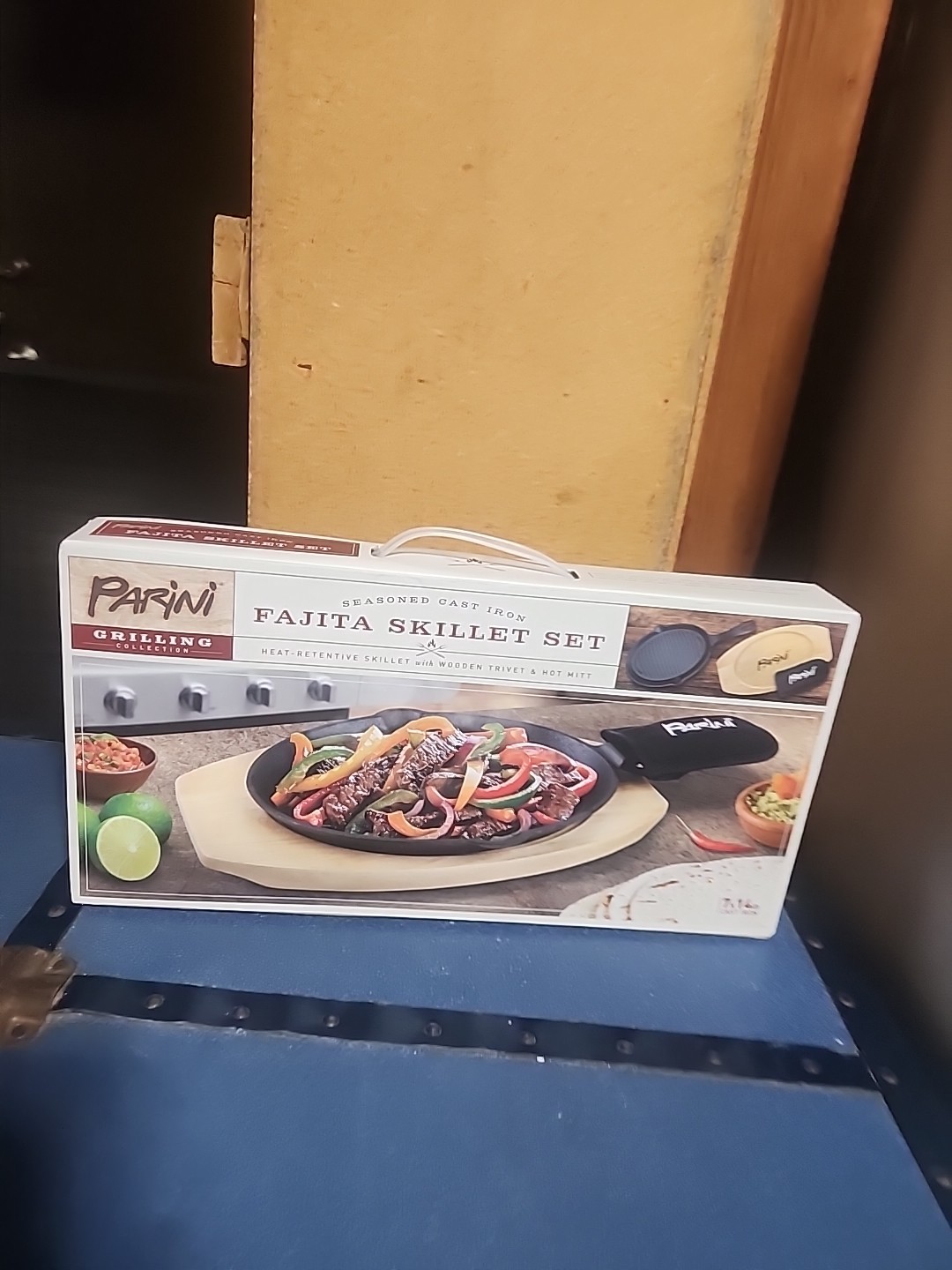 Parini Grilling Fajita Skillet Set Cast Iron Pan 7″ x 14″ Wood Trivet Mitt New