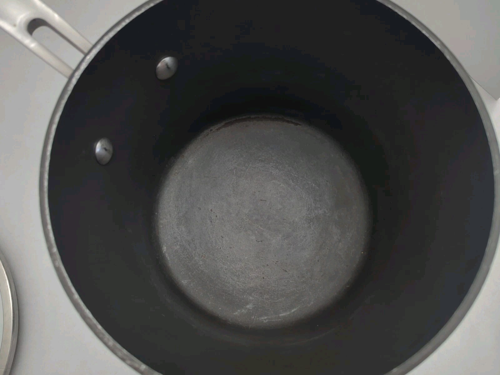 Kirkland Signature 3 qt Non-Stick Aluminum Saucepan & Lid Long Handle