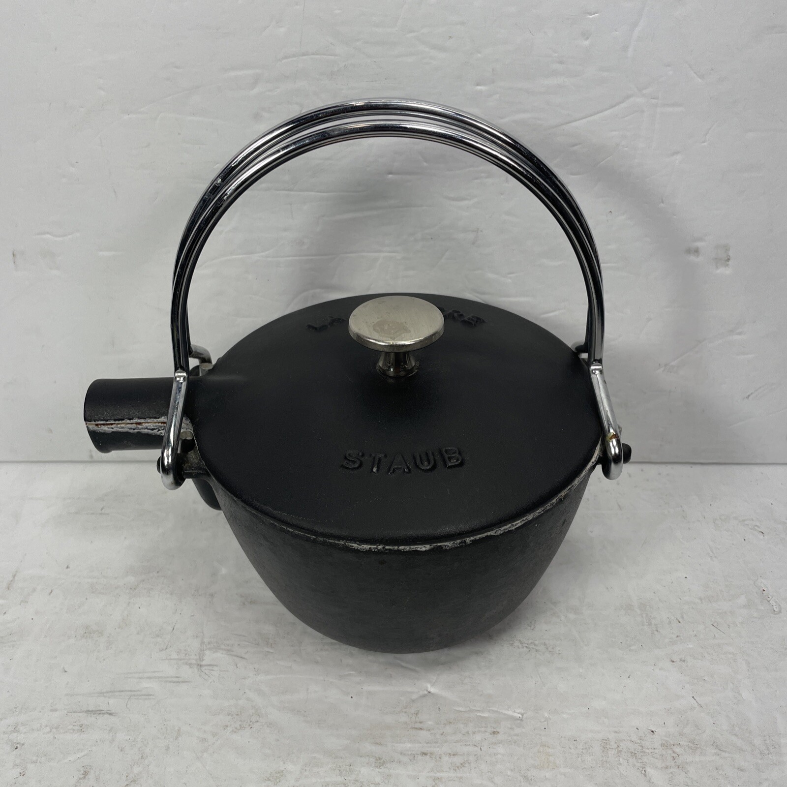 STAUB La Theiere Cast Iron 1 Quart Tea Kettle Tea Pot Matte Black Enamel France