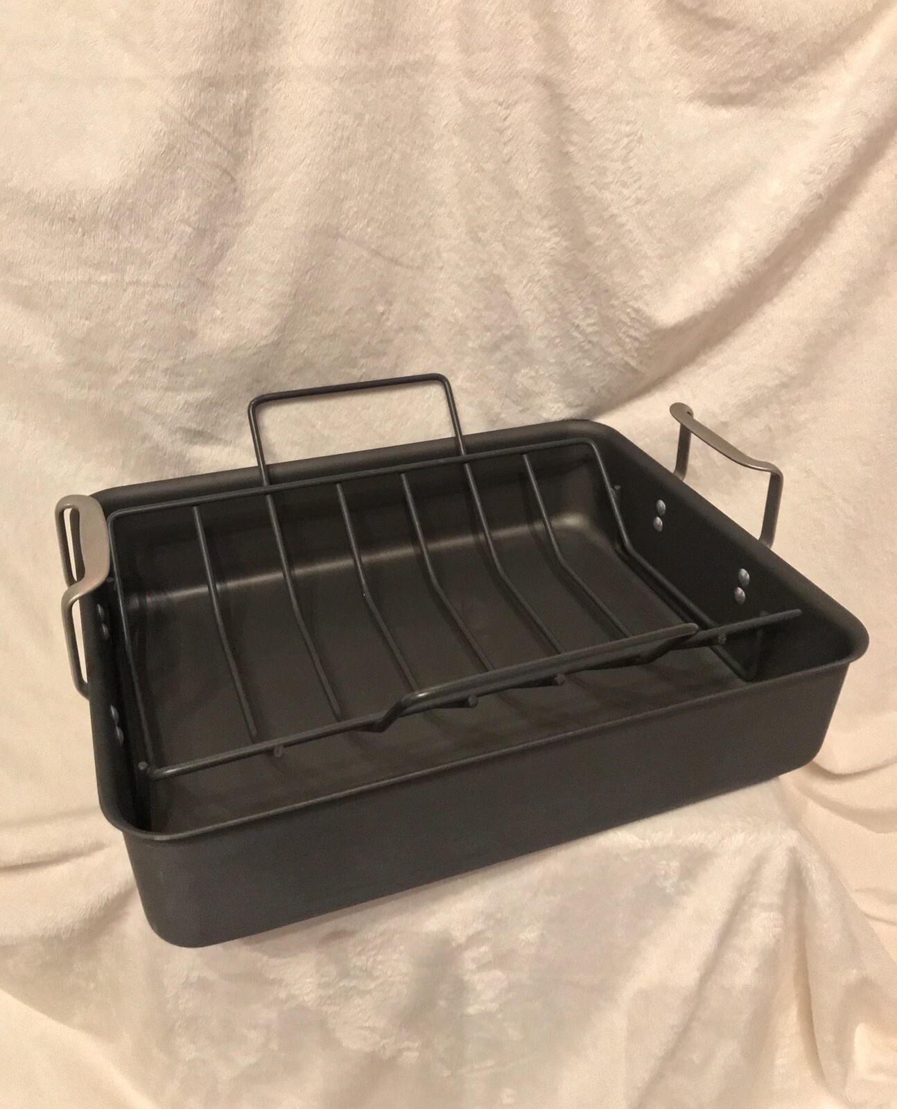 NEW CALPHALON Anodized Aluminum 16.5” Roaster Pan With Insert, Turkey Size