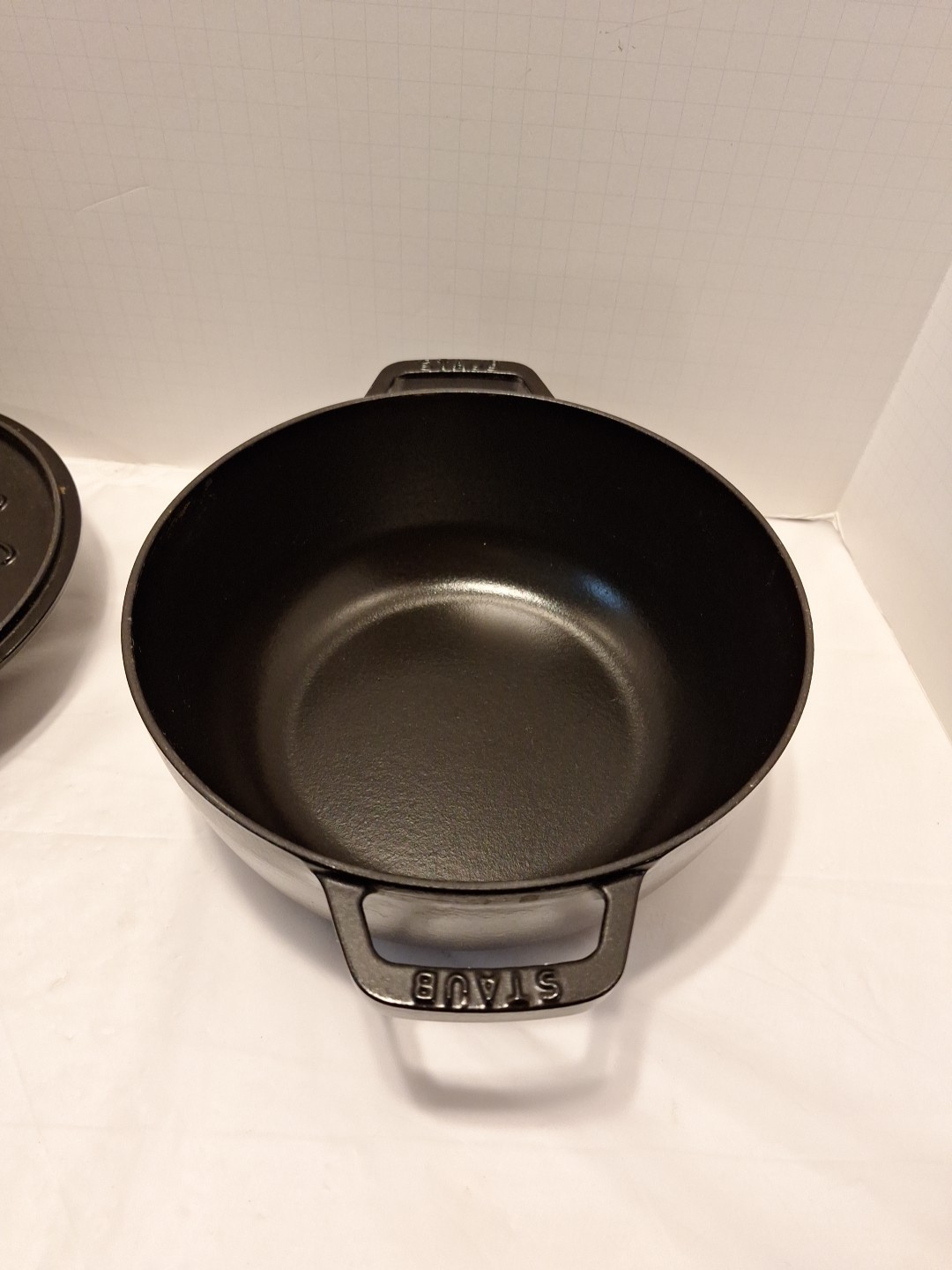 STAUB 24cm/3.75-Qt Essential French Oven Matte Black France Read Desc See Pics
