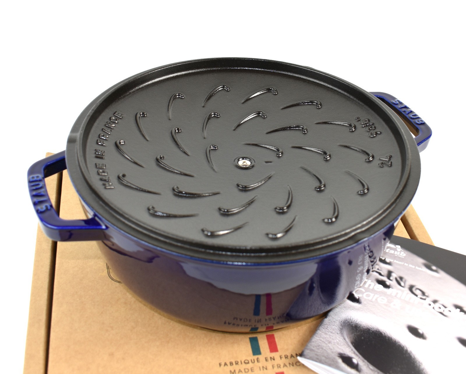 Staub La Cocotte 24cm/9.5 in. Cast Iron Round French Dutch Oven 3.6 L/3.75 QT
