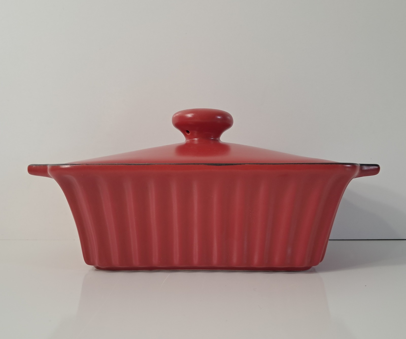Crock-Pot Denhoff 8.5-inch Rectangular Stoneware Casserole Dish Red Matching Lid